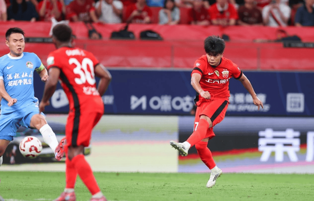 爱游戏平台-关于欧联赛程吃紧，上海海港加时末段手感冰凉，球迷炸锅，团队化学反应显著的信息